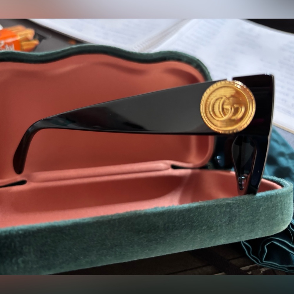 Authentic Gucci Black Sunglasses - Picture 6 of 9